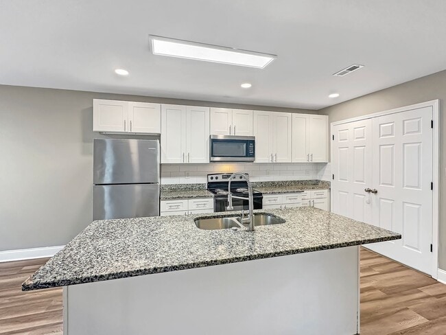 Building Photo - Newer construction-3 bedroom, 2 bath!