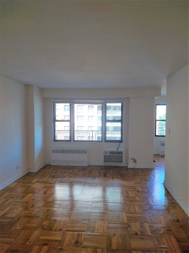 Foto del edificio - 98-01 67th Ave