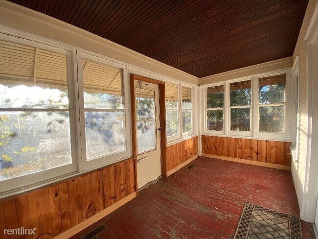 Building Photo - 3 br, 3 bath House - 2216 Lawton St
