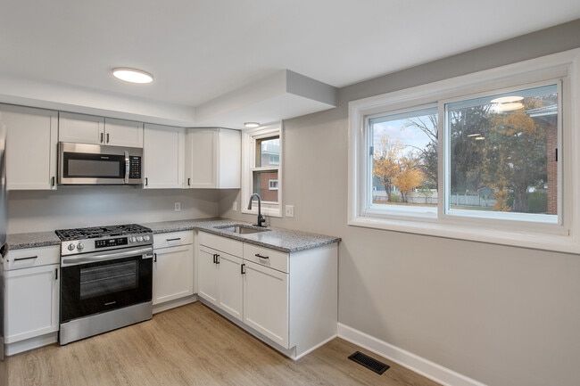 Building Photo - Bellewood Apartments