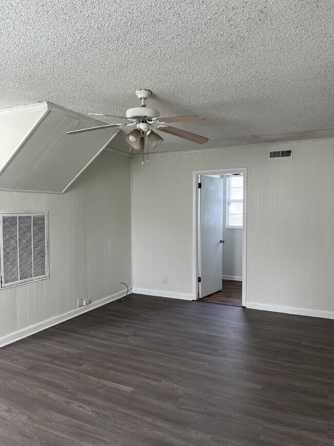 Building Photo - 3-Bedroom Home with 2 Full Baths in Antioc...