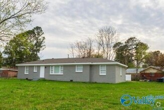 Building Photo - 4503 NW Kenwood Dr