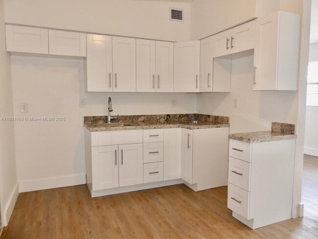 Building Photo - 3427 NW 5th St