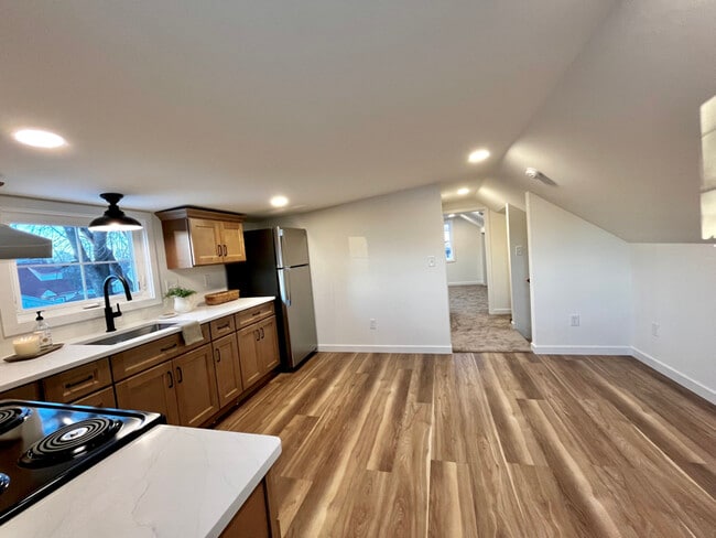 Building Photo - 210 E Canal St