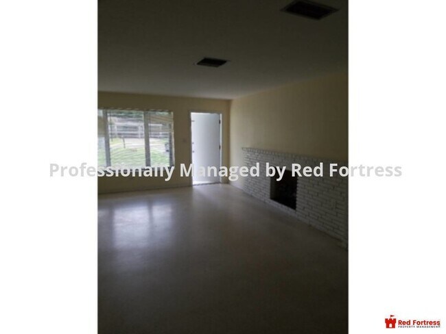 Building Photo - 4041 Rainbow Dr