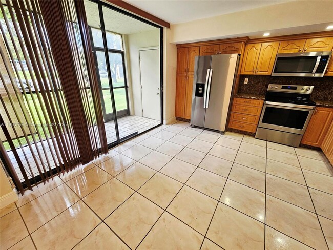 Foto del edificio - 8075 SW 107th Ave