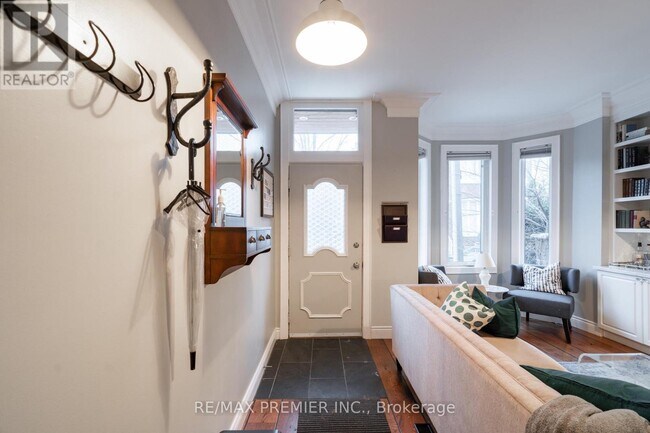 Photo du bâtiment - 13 Manning Ave