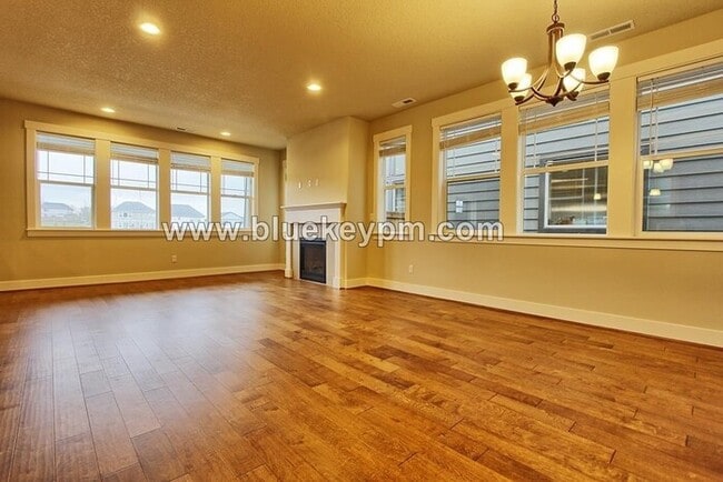 Foto del edificio - 4 Bed 3 Bath Home in Bethany Across From B...