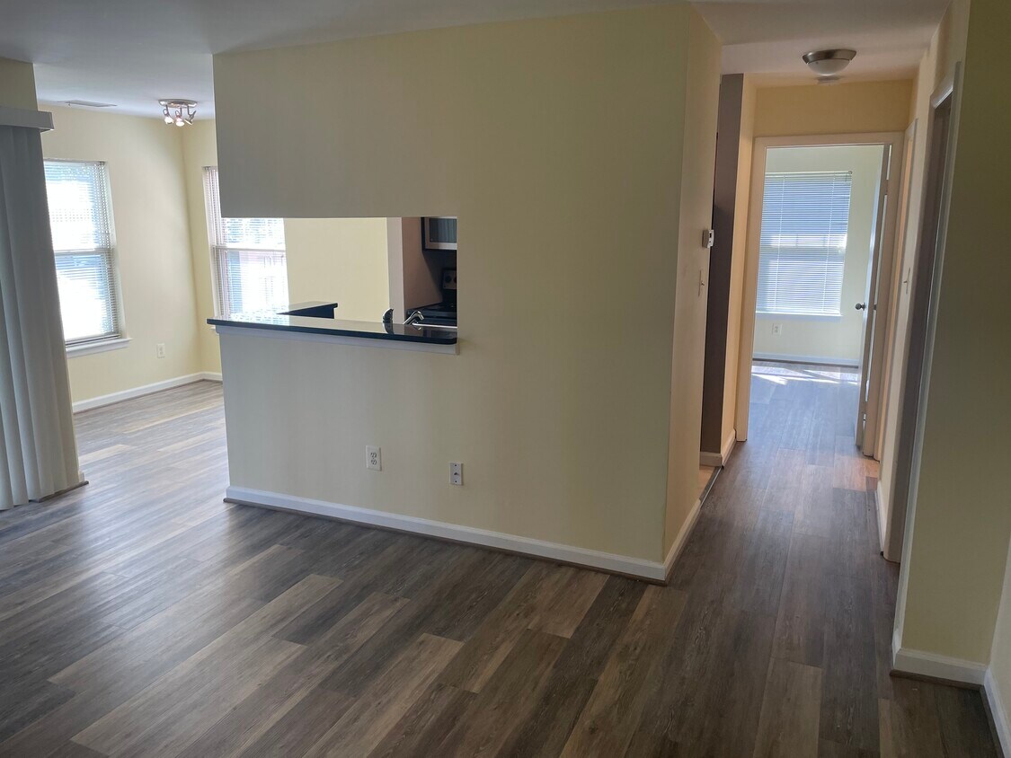 Open concept living area - 11710 Olde English Dr