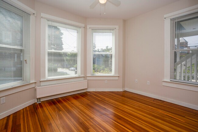 Foto del edificio - 79 Maple Ave
