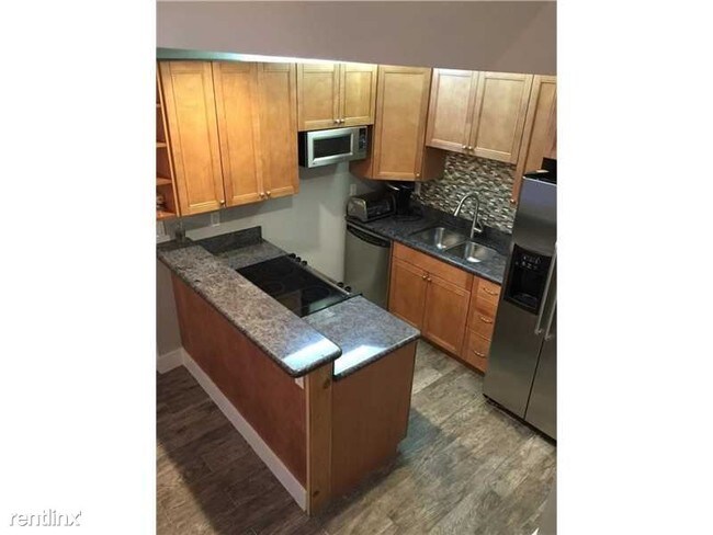Building Photo - 2666 Tigertail Ave