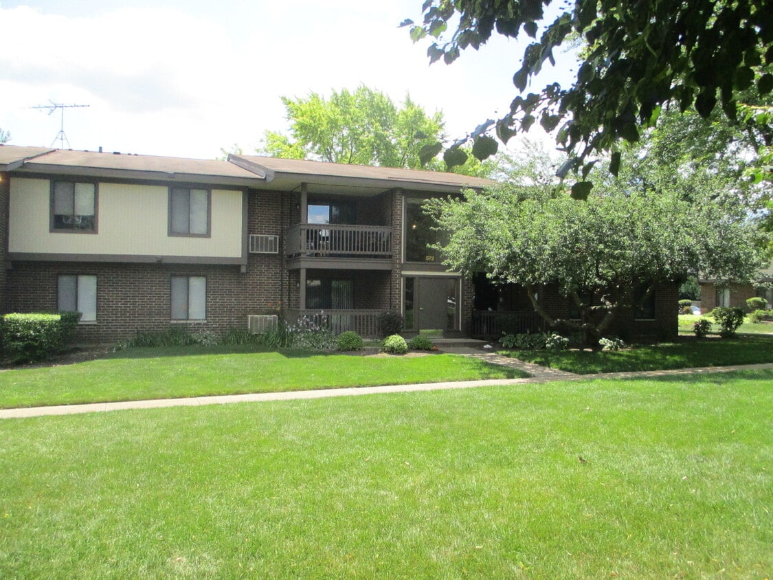 Primary Photo - 572 Somerset Ln