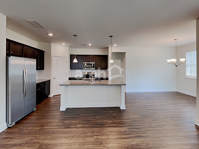 Foto del edificio - 421 Tributary Ln