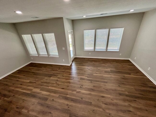 Foto del edificio - 33065 W 82nd St