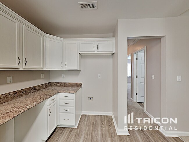 Foto del edificio - 2117 Clear Brook Dr