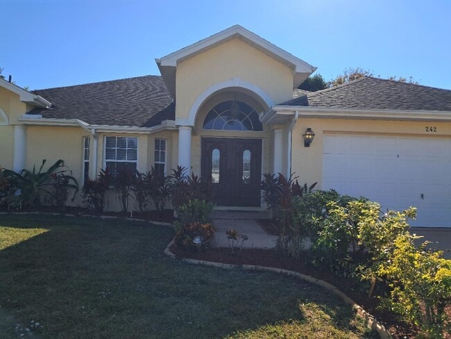 Building Photo - 242 SW Amesbury Ave