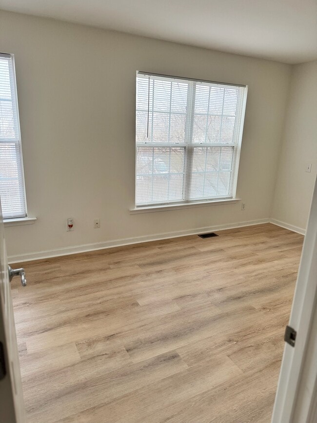 Building Photo - 1496 Artisan Ct