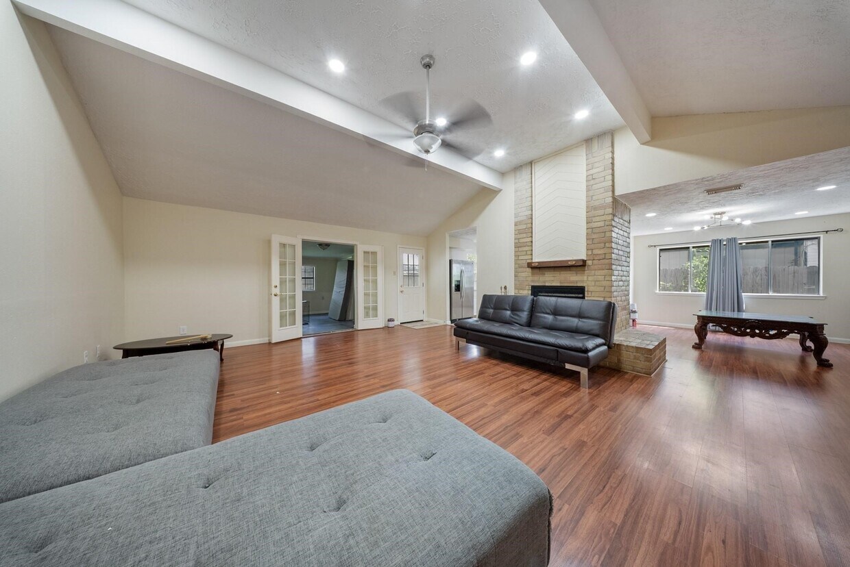 Building Photo - 15738 Tammany Ln