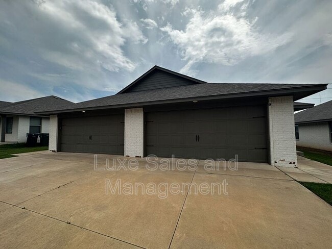 Building Photo - 11416 N Lincoln Blvd