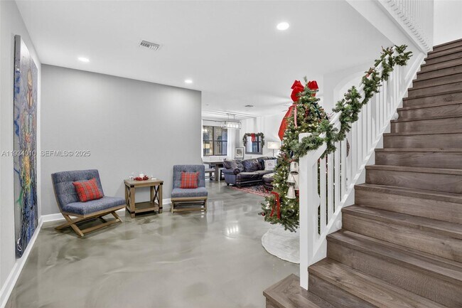 Building Photo - 12140 Village Pl