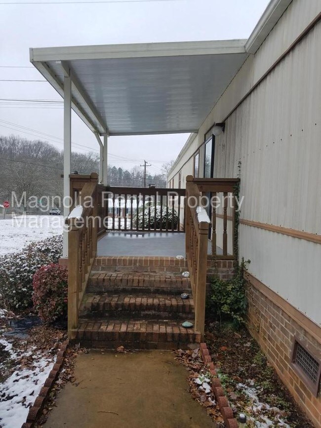 Building Photo - Well mantained trailer in Pendleton