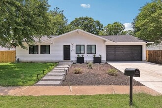 Building Photo - 2615 Baxter Dr