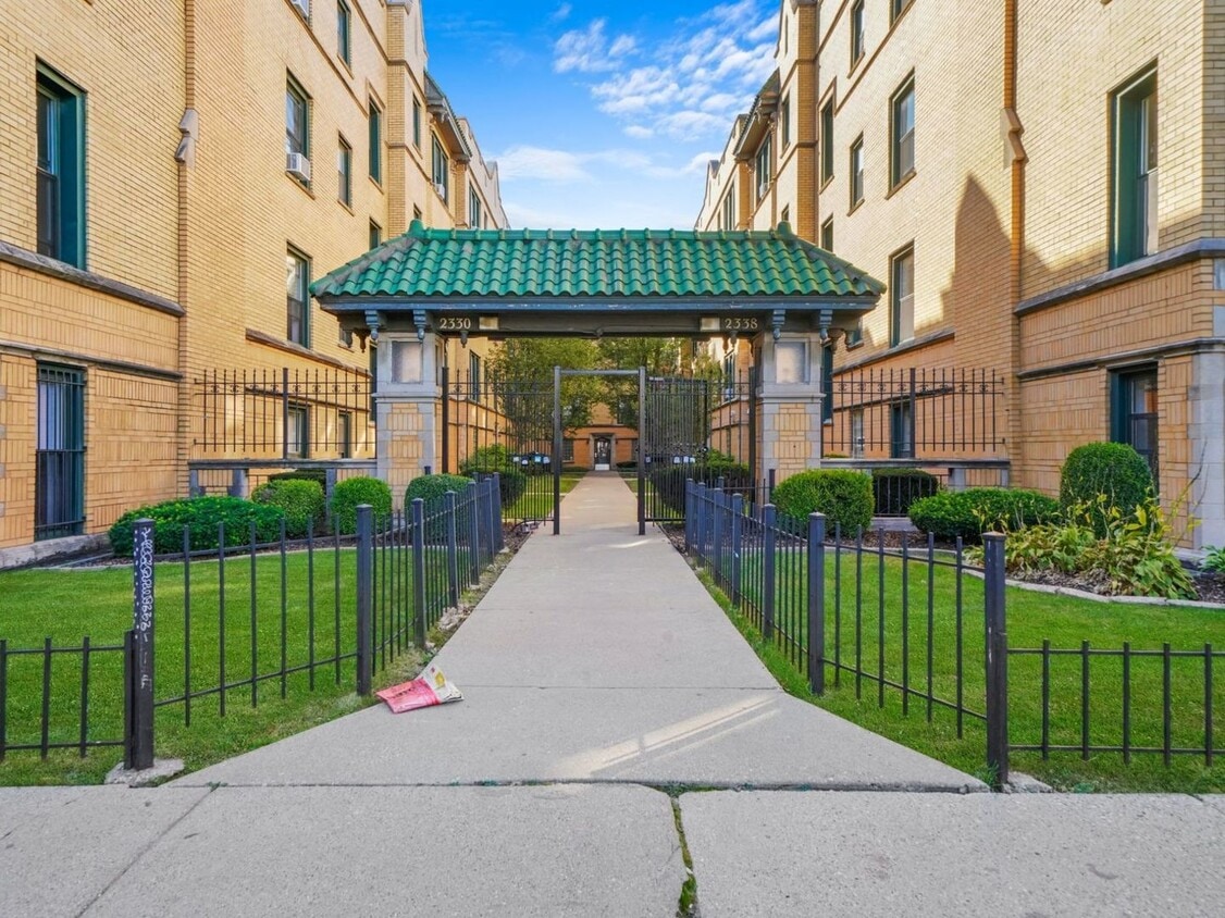 Primary Photo - 2633 1/2 N Spaulding Ave