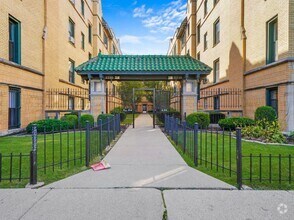 Building Photo - 2633 1/2 N Spaulding Ave