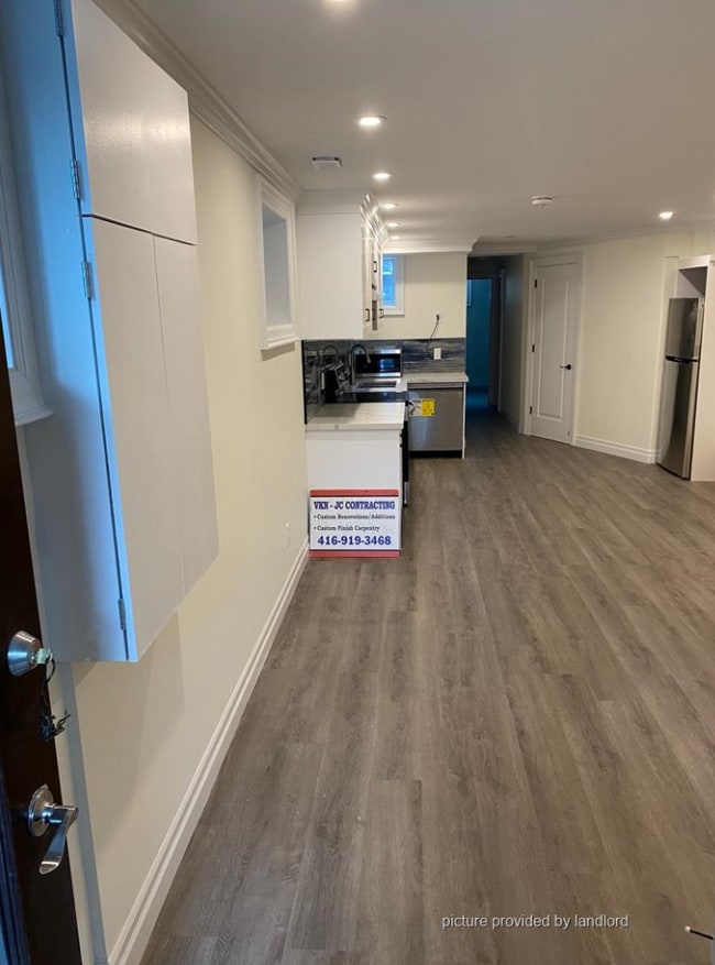 Photo du bâtiment - Brand New Basement in Little Italy