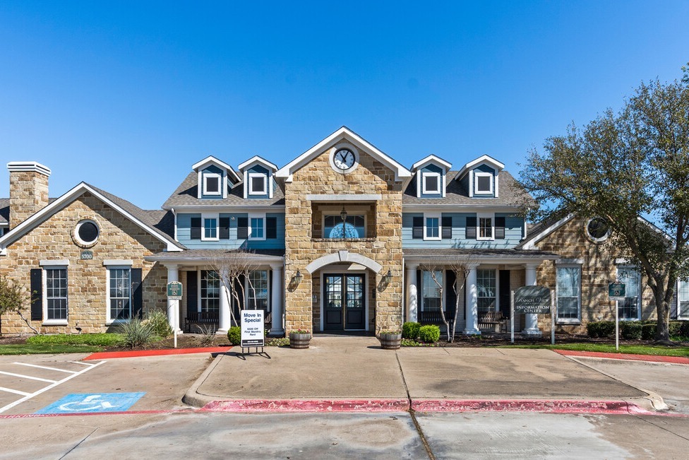 Oficina frontal - Ranch View Townhomes