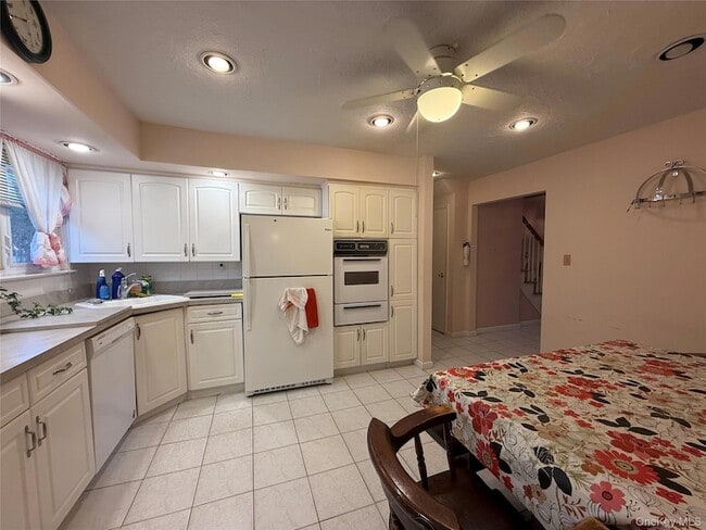 Foto del edificio - 15 Sherry Ln