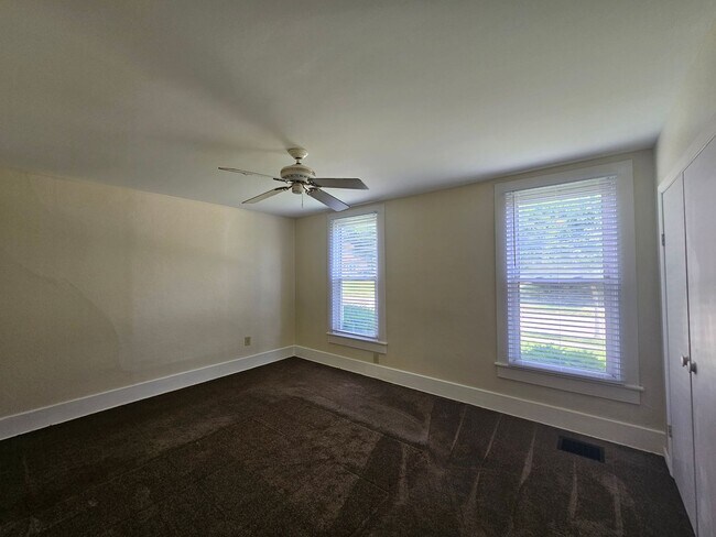 Foto del edificio - Kent 2 Bedroom 1 Bath Duplex