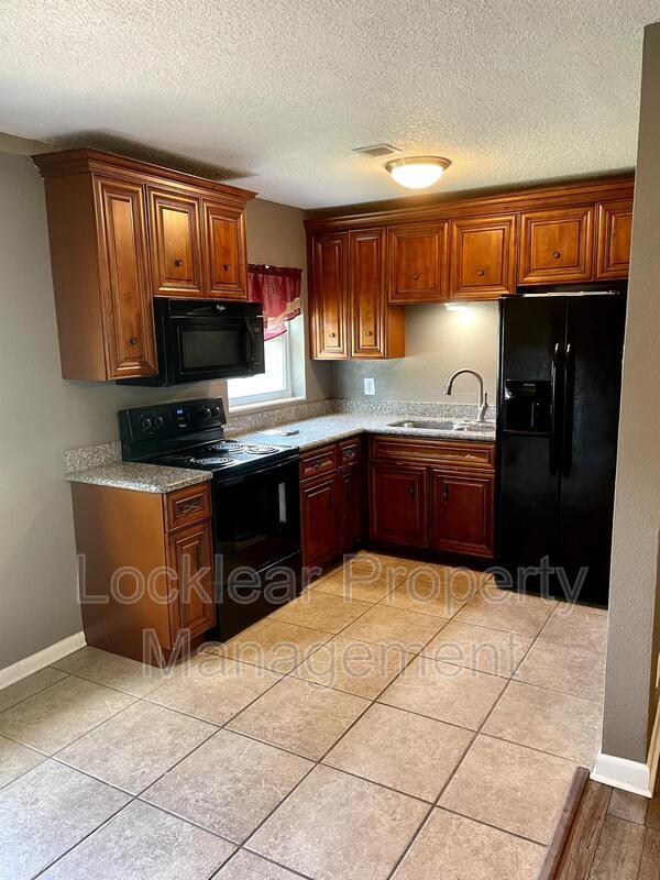 Foto del edificio - 4215 Forest Blvd