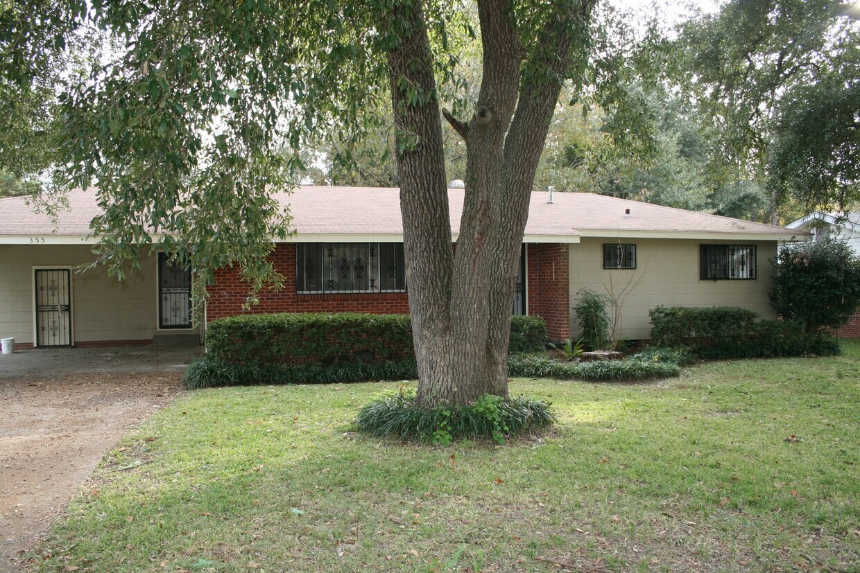 Primary Photo - 355 Leron Ave