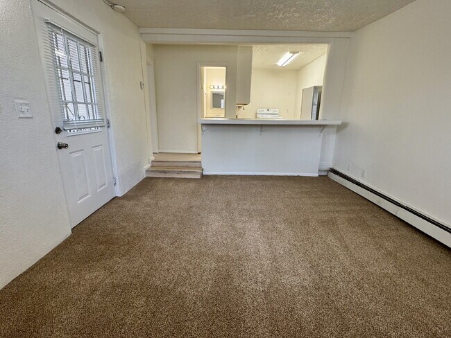 Building Photo - Location, Location, Location! Convenient t...