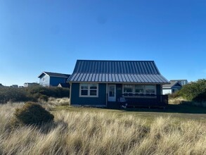 Building Photo - 451 Skylark St SW