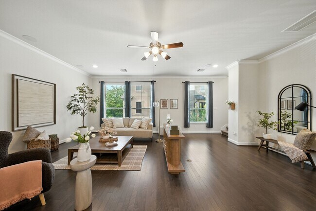 Foto del edificio - 9910 Spring Shadows Park Cir