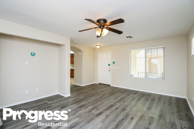 Building Photo - 2451 E Vermont Dr