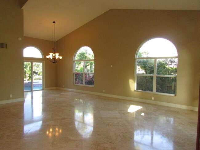 Building Photo - 923 Dogwood Dr