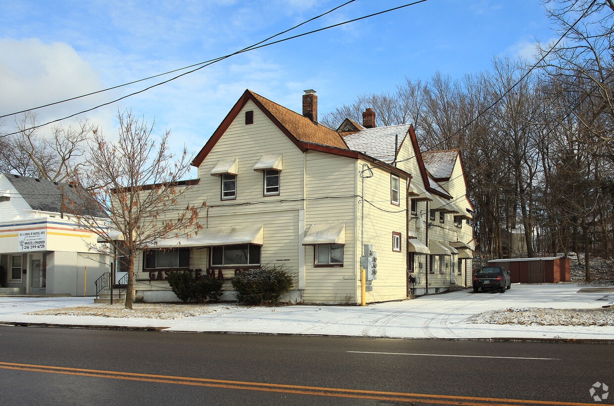 15111 Broadway Ave, Maple Heights, OH 44137 Apartments in Maple
