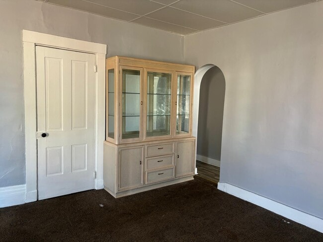 Building Photo - 533 W Greene St