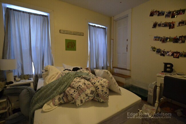 Foto del edificio - 228 Pleasant St
