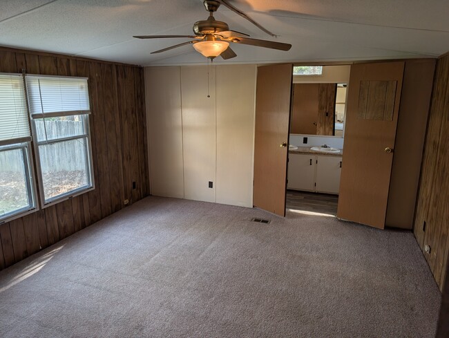 Foto del edificio - 233 Ransdell Ln