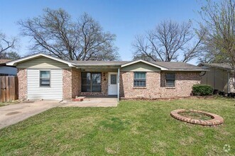 Building Photo - 1533 Meadowcrest Dr