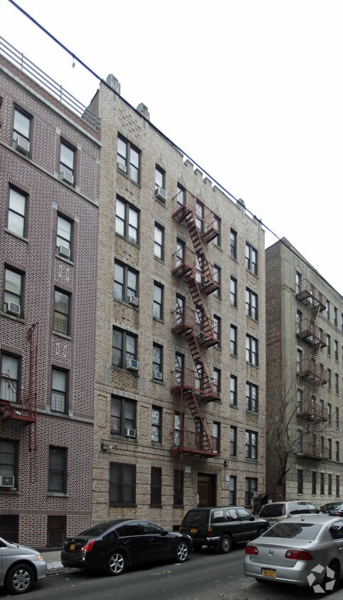 Foto del edificio - 308 E 209th St