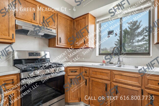 Foto del edificio - 7984 Green Meadow Ct