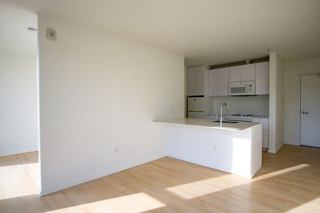 Foto del edificio - Modern & Bright Corner Urban 1 Bed w DW & W/D!