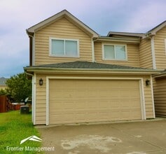 Building Photo - 911-913 Jackalope Ct