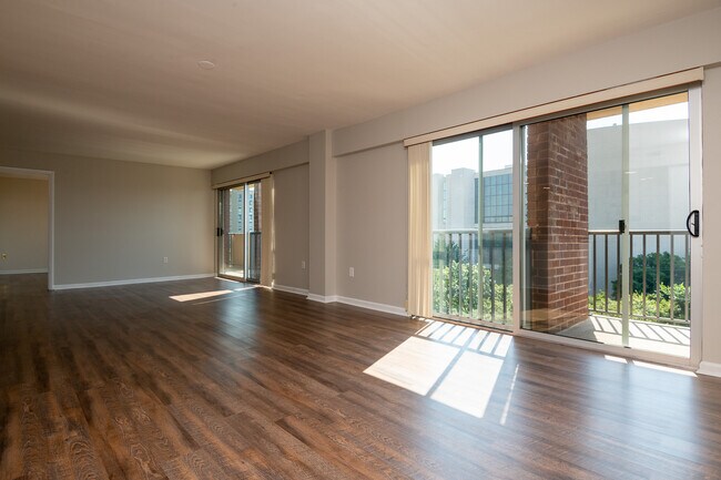 Building Photo - 1300 Army Navy Dr