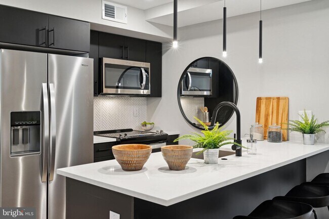 Foto del edificio - 6604 Ridge Ave